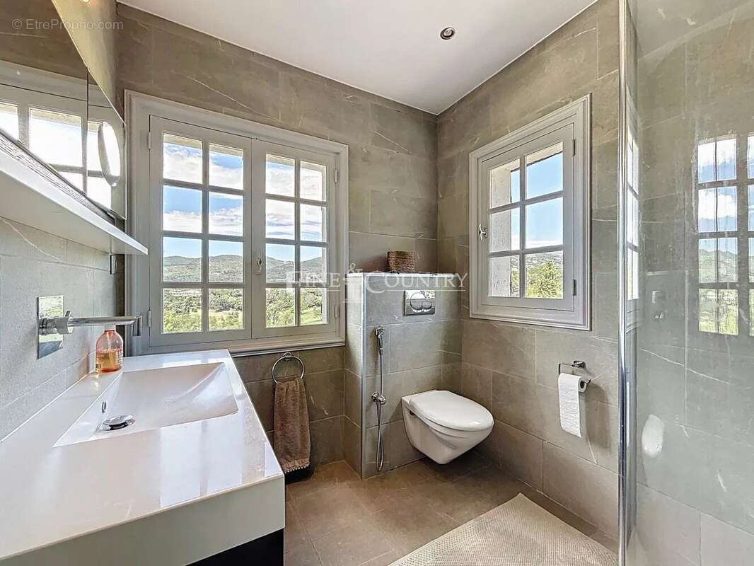 Maison à MANDELIEU-LA-NAPOULE