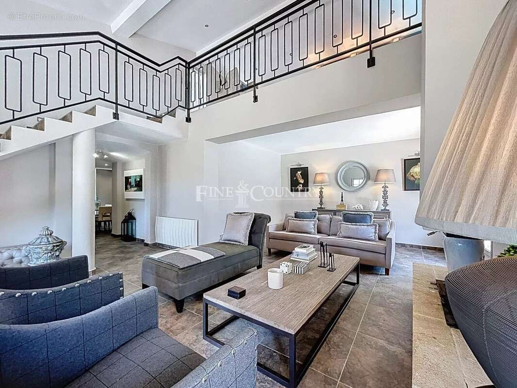 Maison à MANDELIEU-LA-NAPOULE