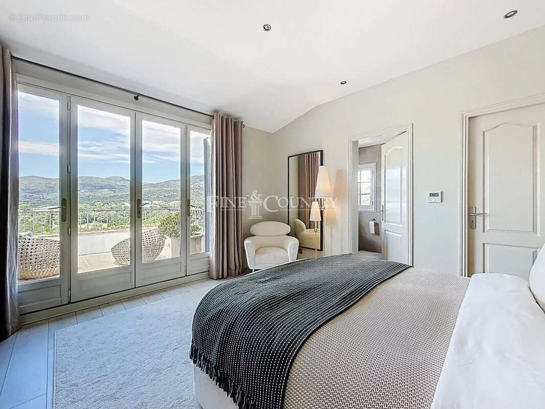 Maison à MANDELIEU-LA-NAPOULE