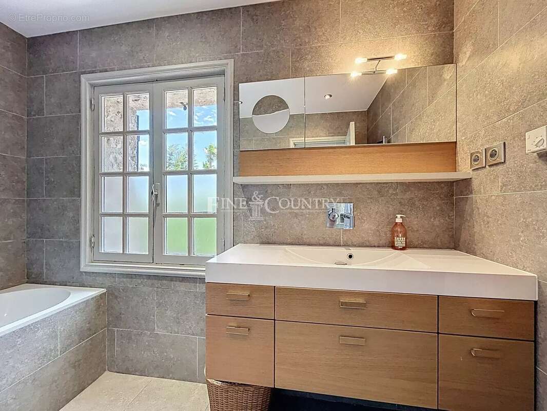 Maison à MANDELIEU-LA-NAPOULE