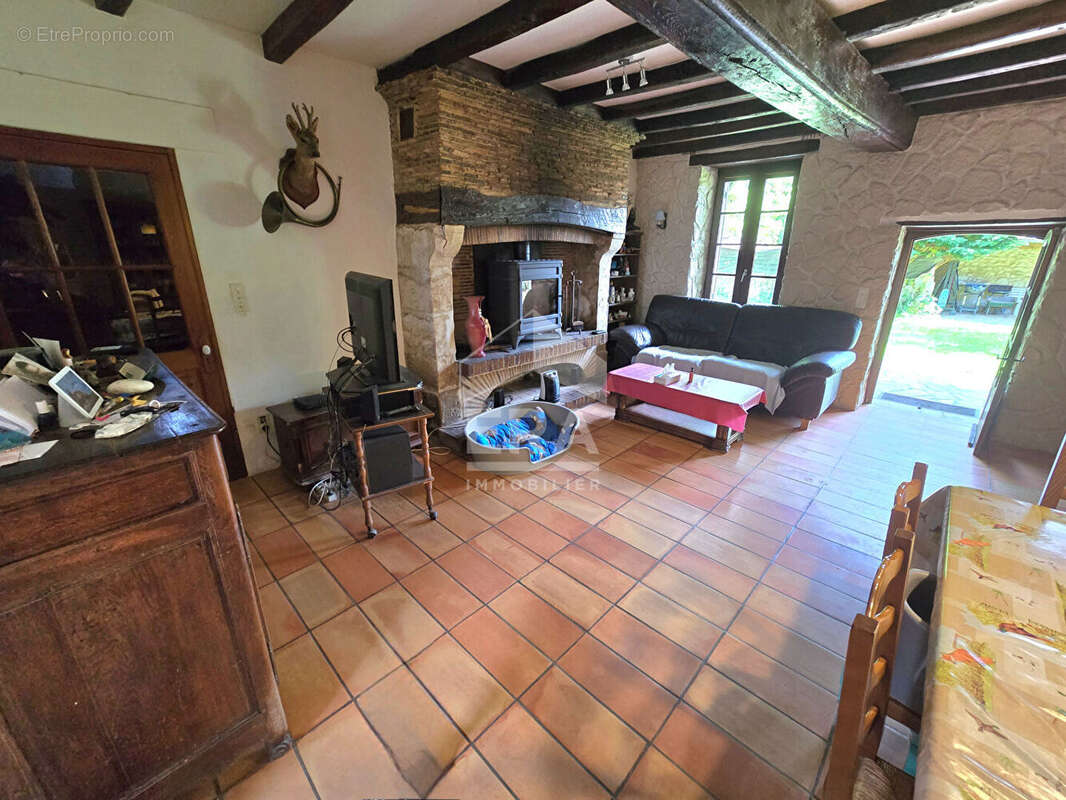 Maison à NEUVIC