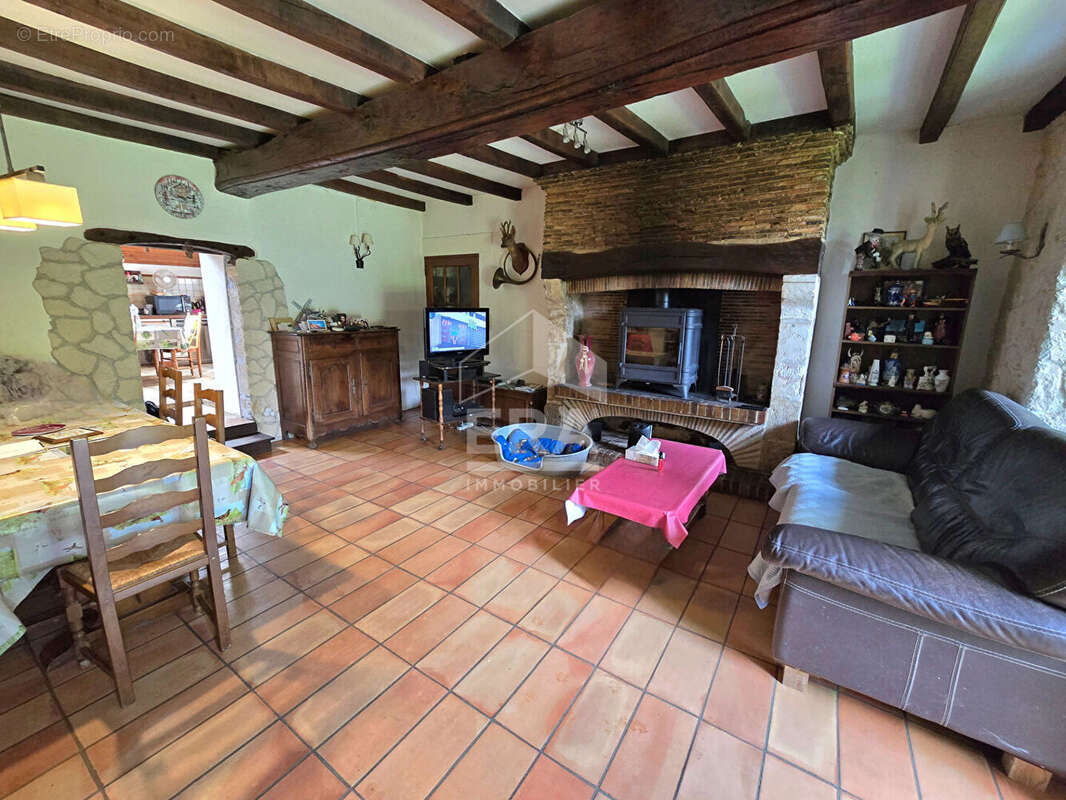 Maison à NEUVIC