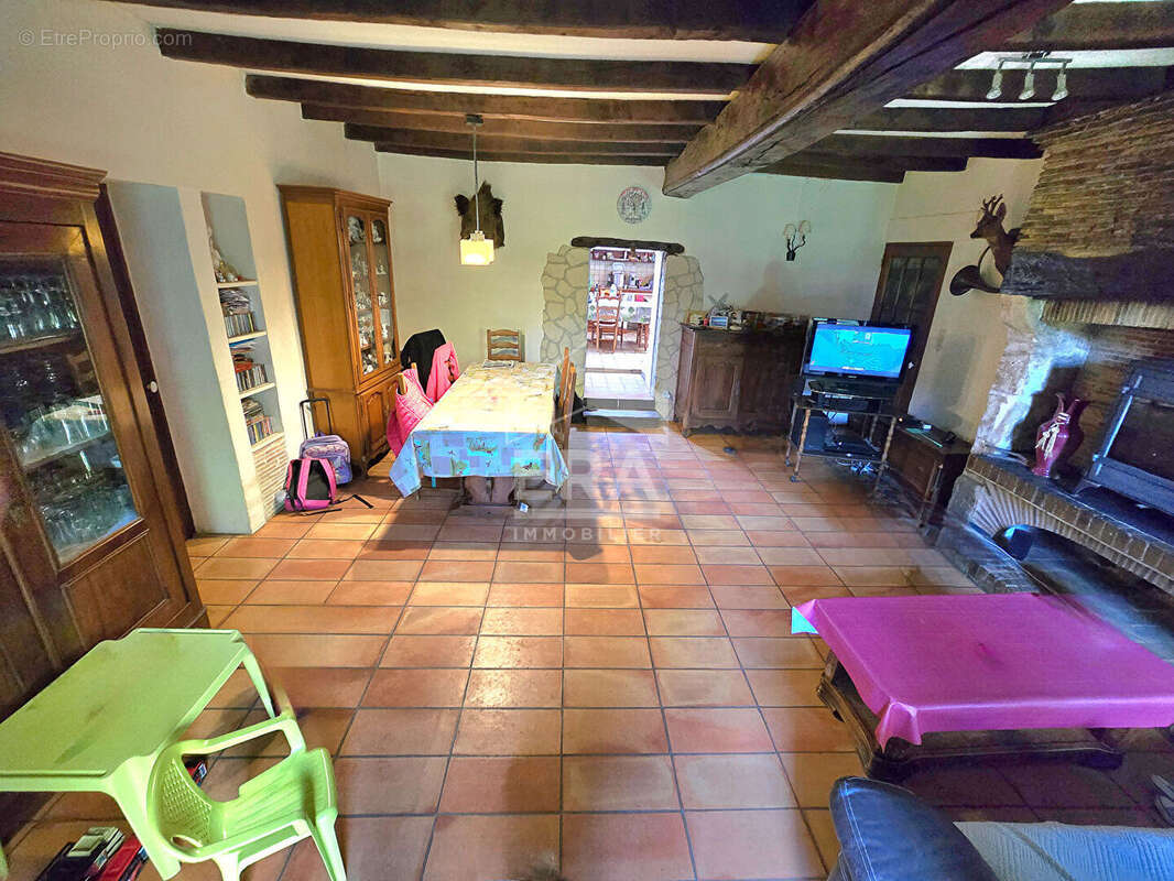 Maison à NEUVIC