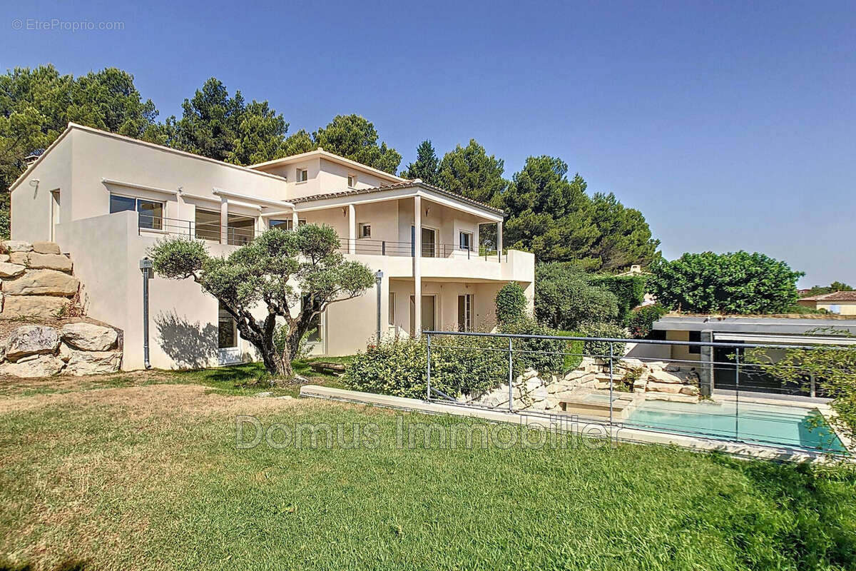Maison à SAINT-SATURNIN-LES-AVIGNON