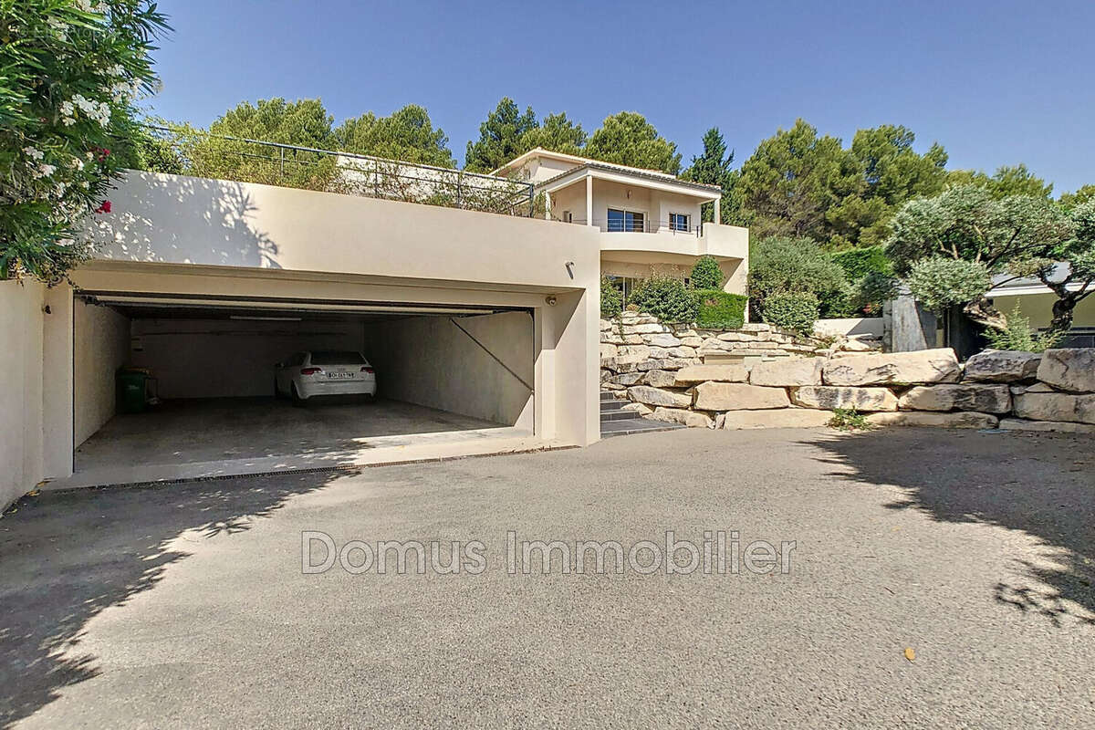 Maison à SAINT-SATURNIN-LES-AVIGNON