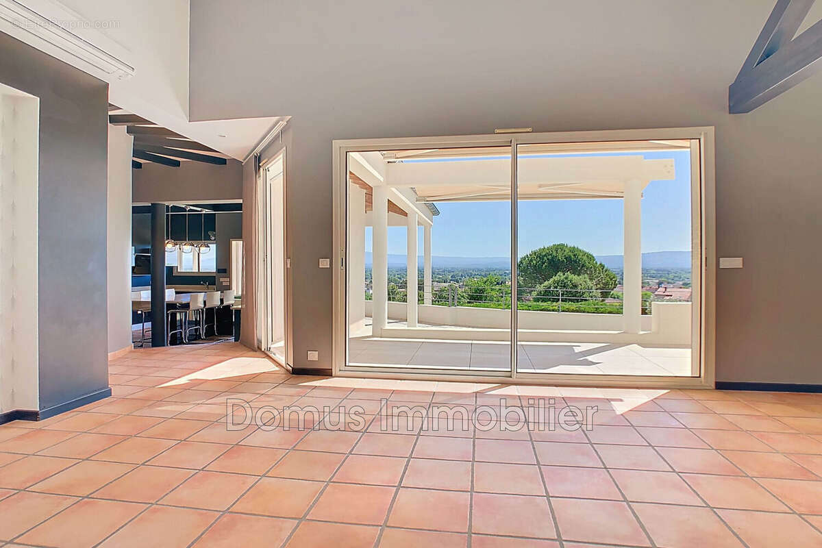 Maison à SAINT-SATURNIN-LES-AVIGNON