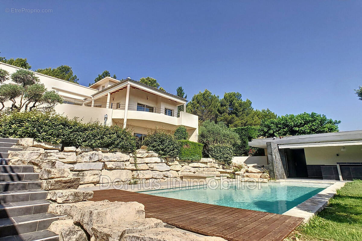 Maison à SAINT-SATURNIN-LES-AVIGNON