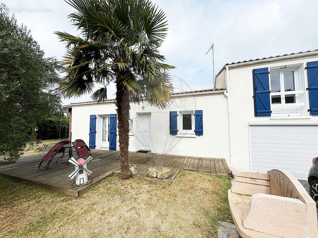 Maison à SAINT-ROMAIN-DE-BENET