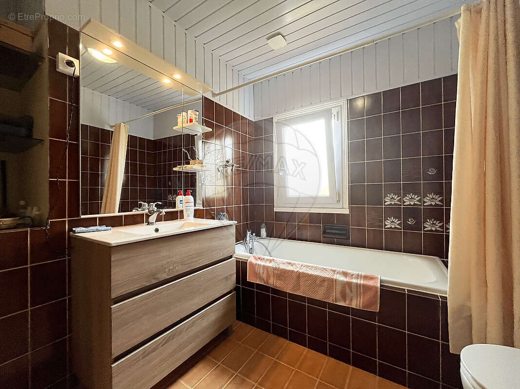 Maison à SAINT-ROMAIN-DE-BENET