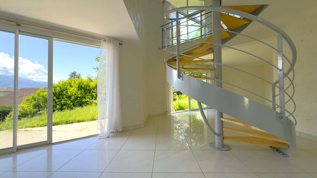 Maison à LA TERRASSE