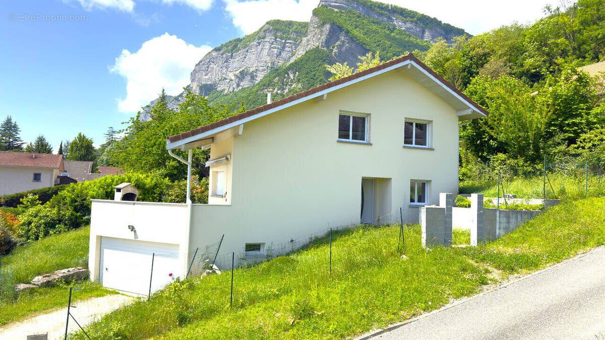 Maison à LA TERRASSE