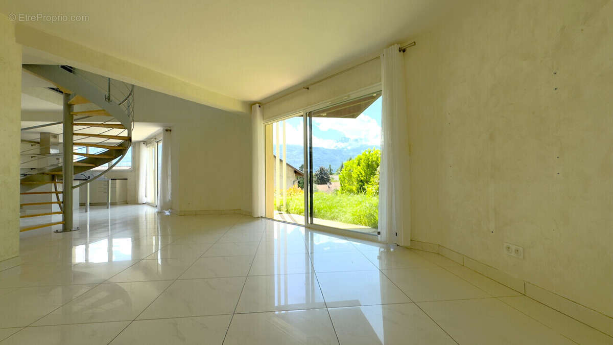 Maison à LA TERRASSE