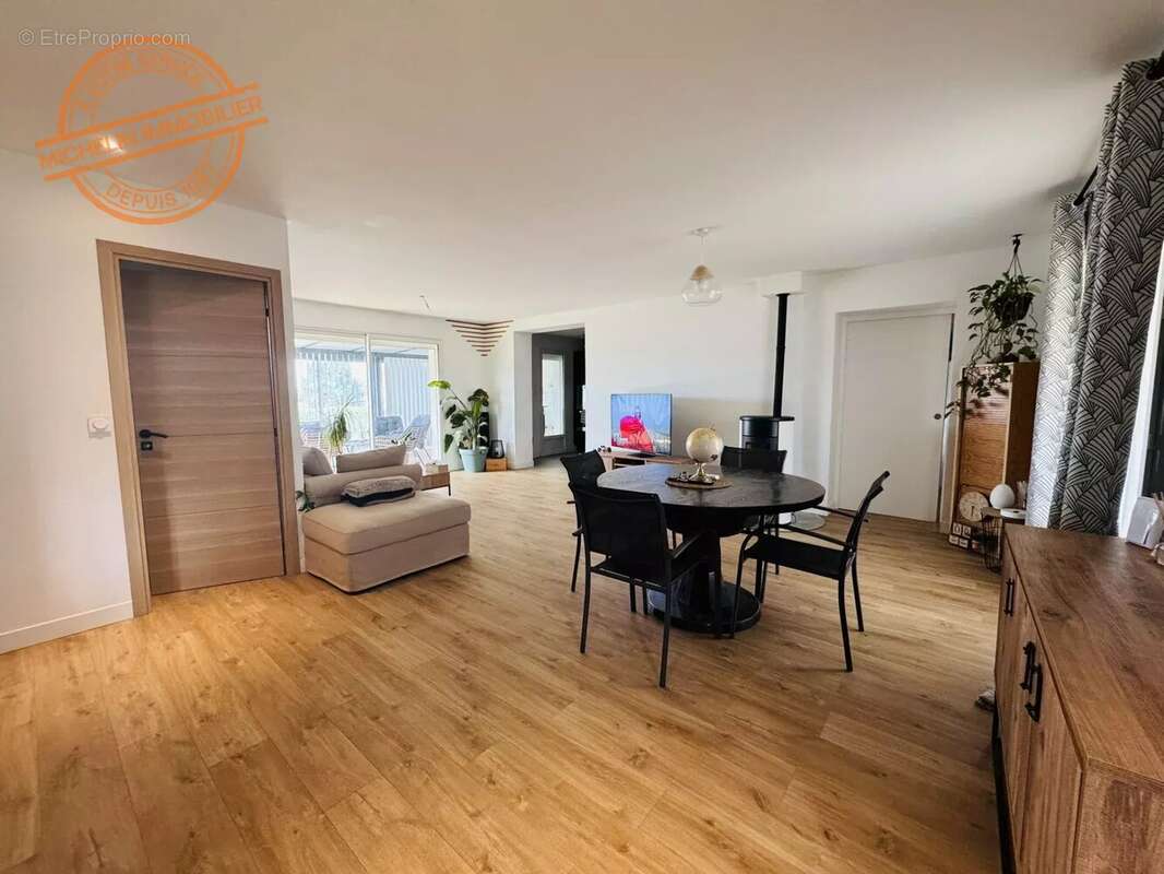 Maison à VILLETTE-D&#039;ANTHON