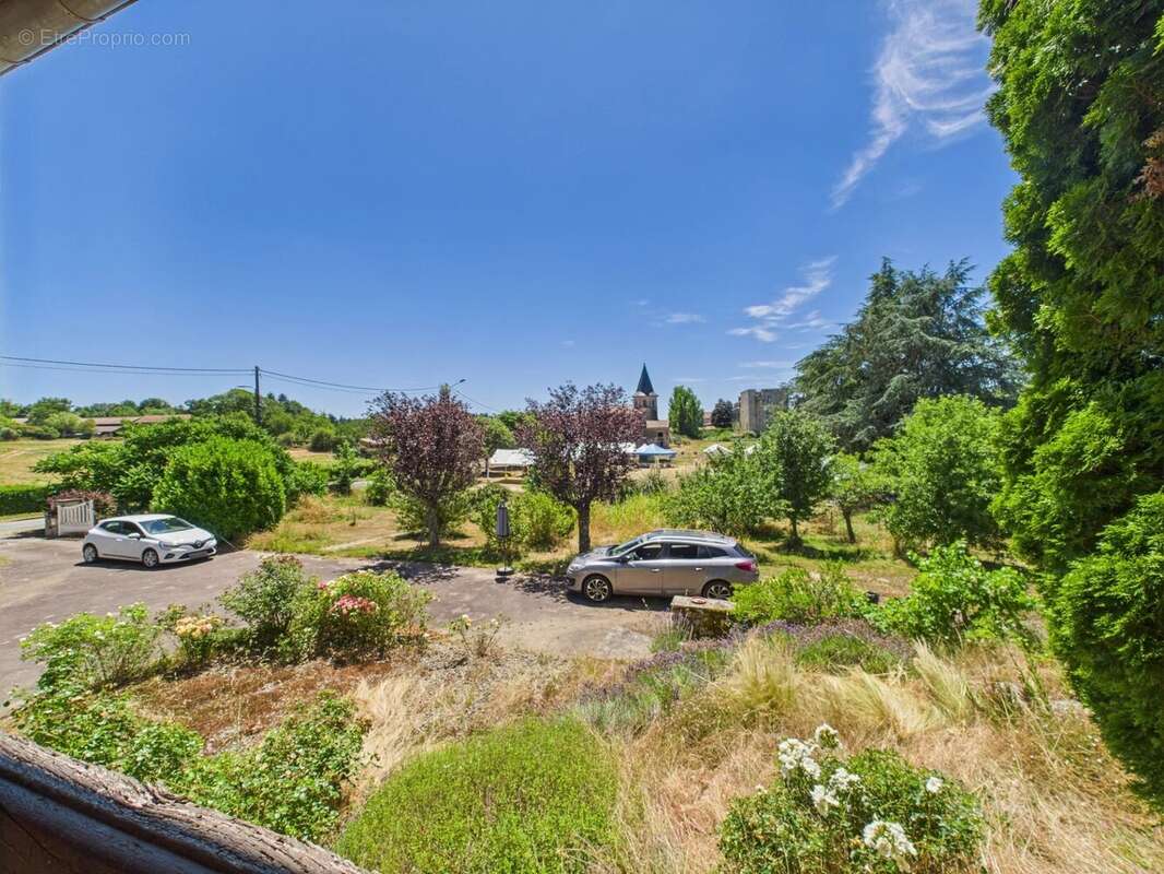 Maison à CHAMPNIERS-ET-REILHAC