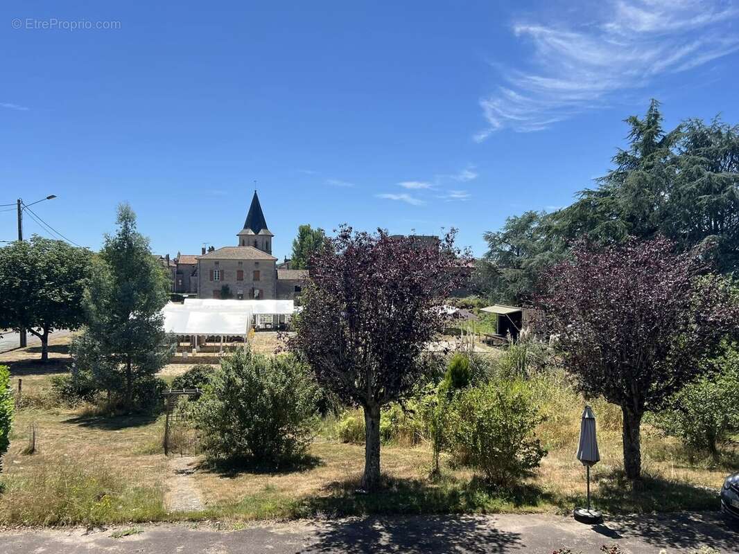 Maison à CHAMPNIERS-ET-REILHAC