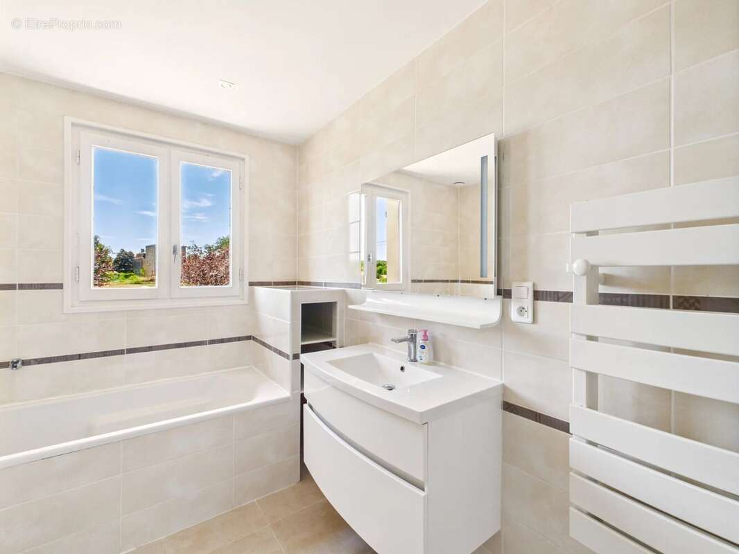 Maison à CHAMPNIERS-ET-REILHAC