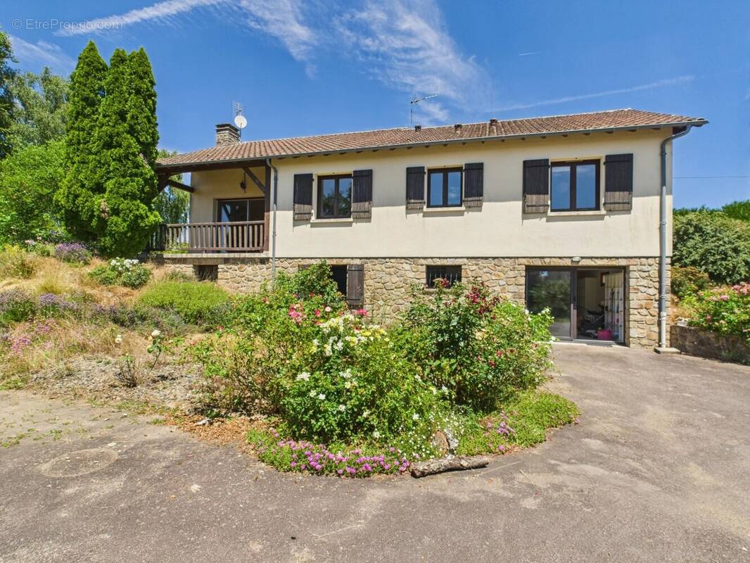 Maison à CHAMPNIERS-ET-REILHAC