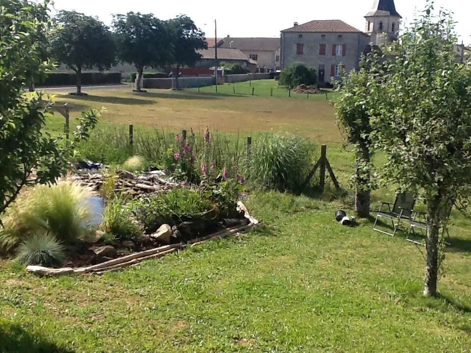 Maison à CHAMPNIERS-ET-REILHAC