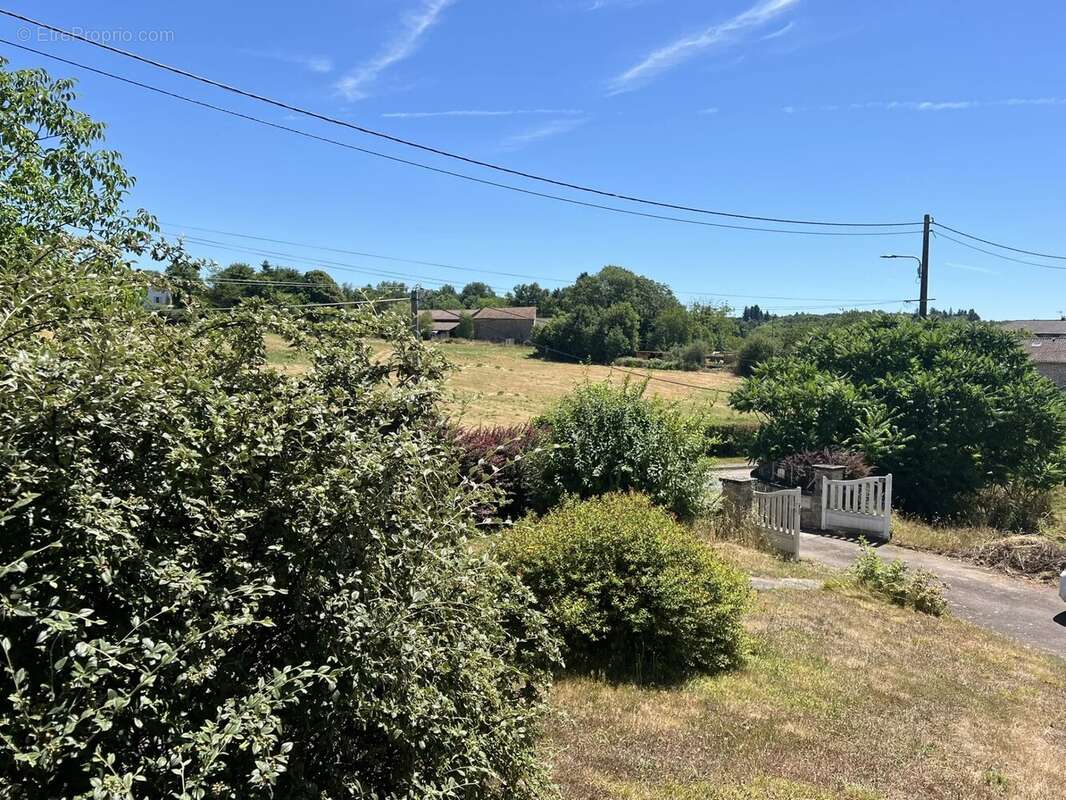 Maison à CHAMPNIERS-ET-REILHAC