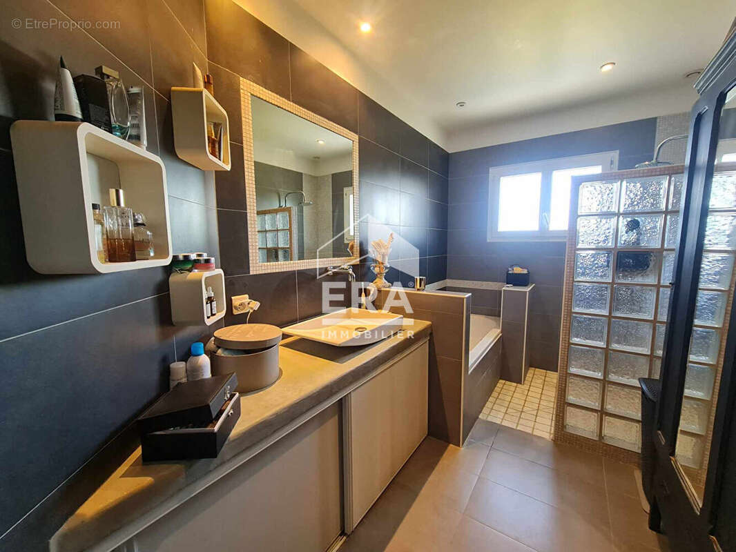 Maison à CHATEAURENARD