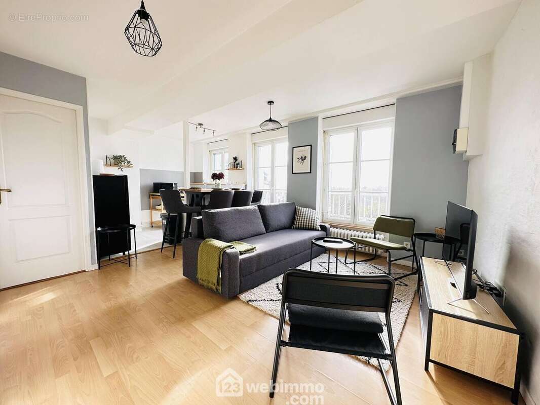 La pièce de vie est ouverte sur ... - Appartement à LAON