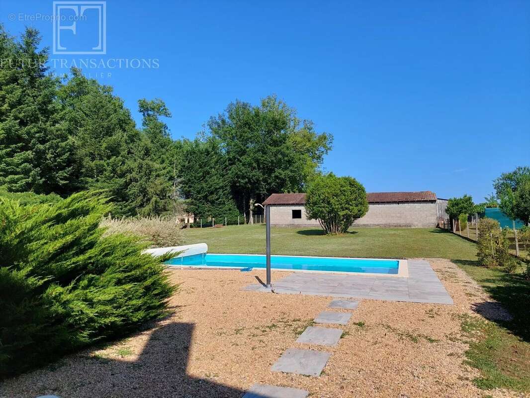 Maison à CHAMPAGNAC-DE-BELAIR