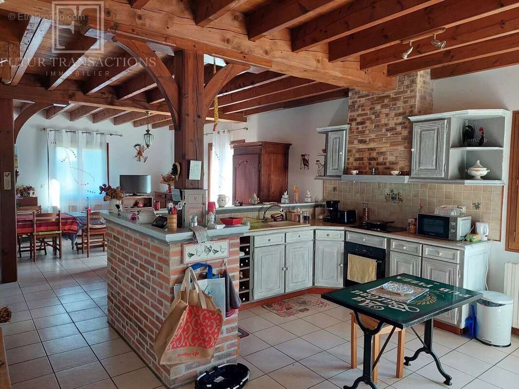 Maison à CHAMPAGNAC-DE-BELAIR