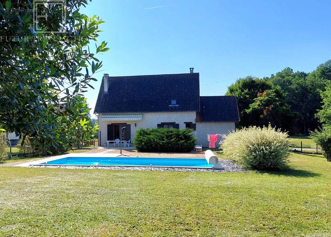 Maison à CHAMPAGNAC-DE-BELAIR