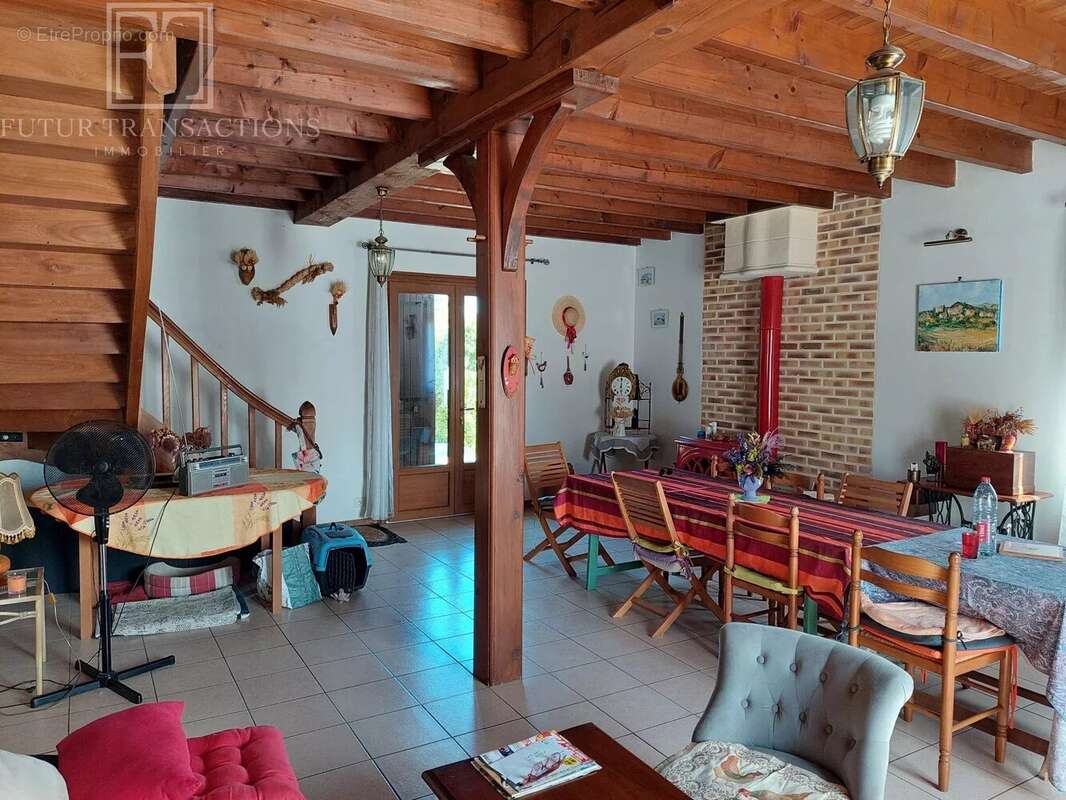 Maison à CHAMPAGNAC-DE-BELAIR