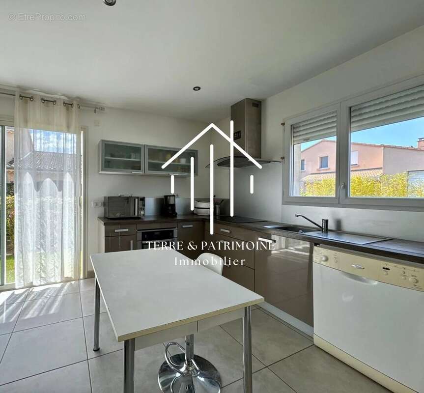 Maison à SAINT-ETIENNE-DE-FONTBELLON