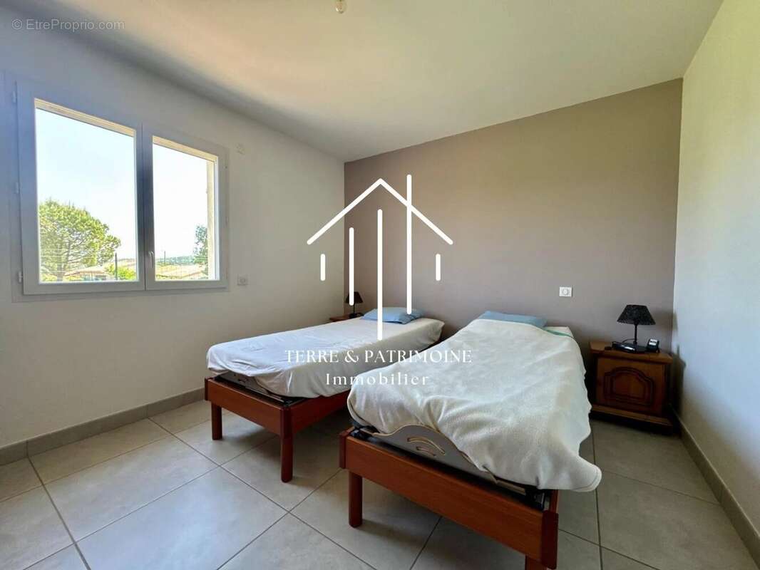 Maison à SAINT-ETIENNE-DE-FONTBELLON