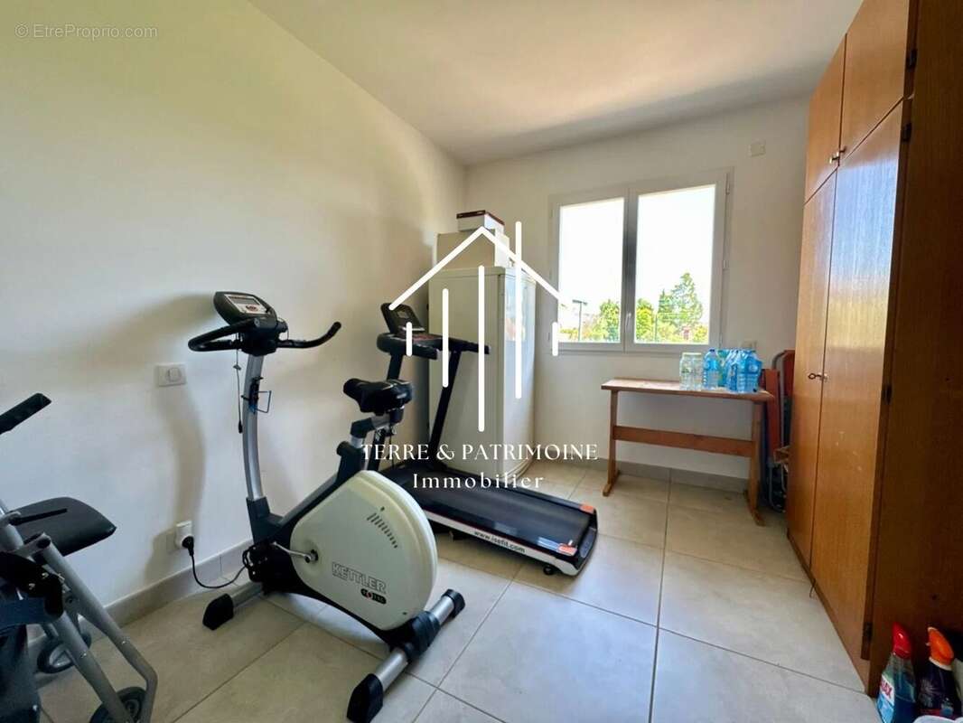 Maison à SAINT-ETIENNE-DE-FONTBELLON