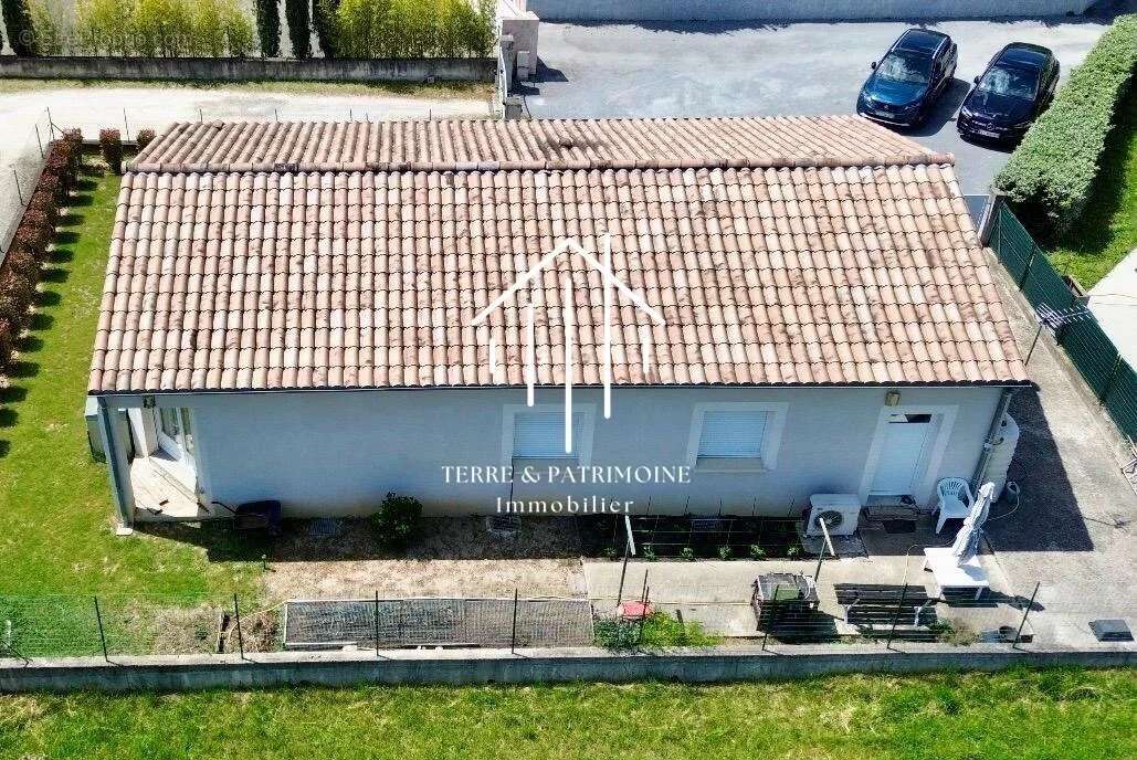 Maison à SAINT-ETIENNE-DE-FONTBELLON