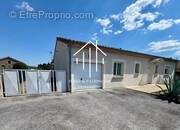 Maison à SAINT-ETIENNE-DE-FONTBELLON