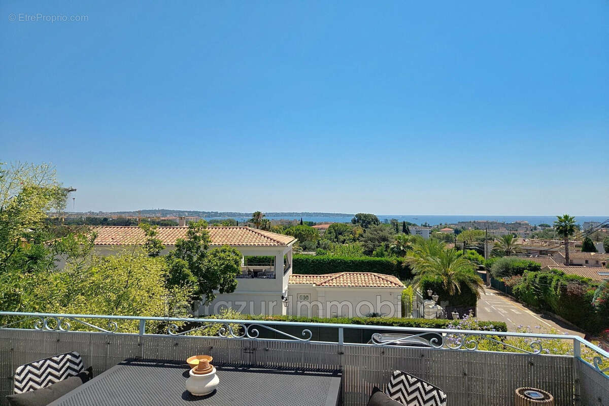 Appartement à VALLAURIS