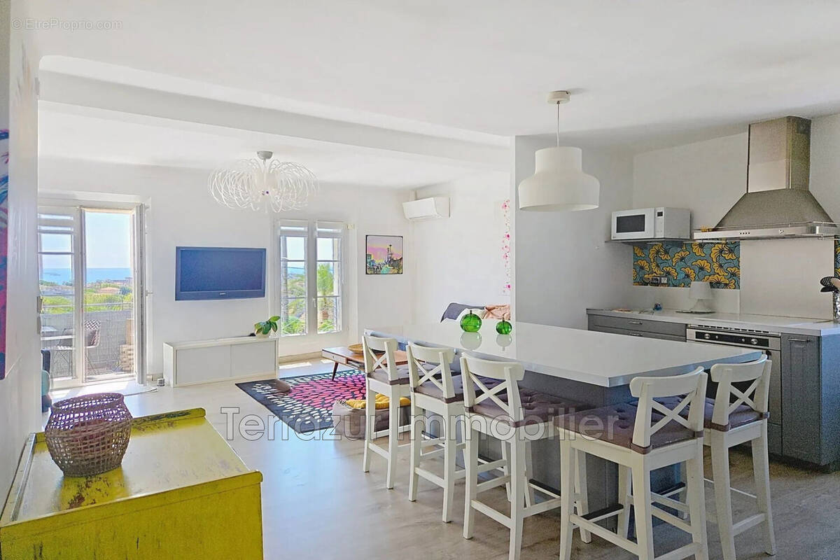 Appartement à VALLAURIS