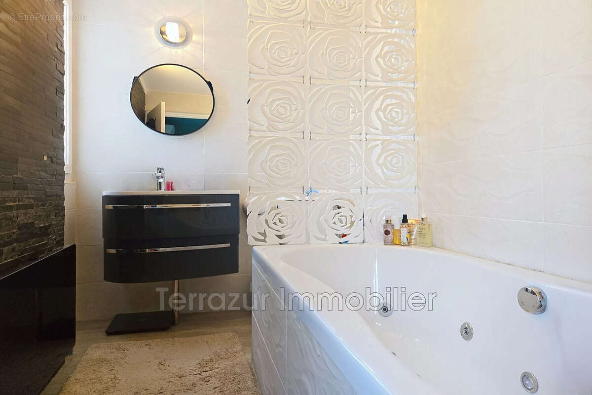 Appartement à VALLAURIS