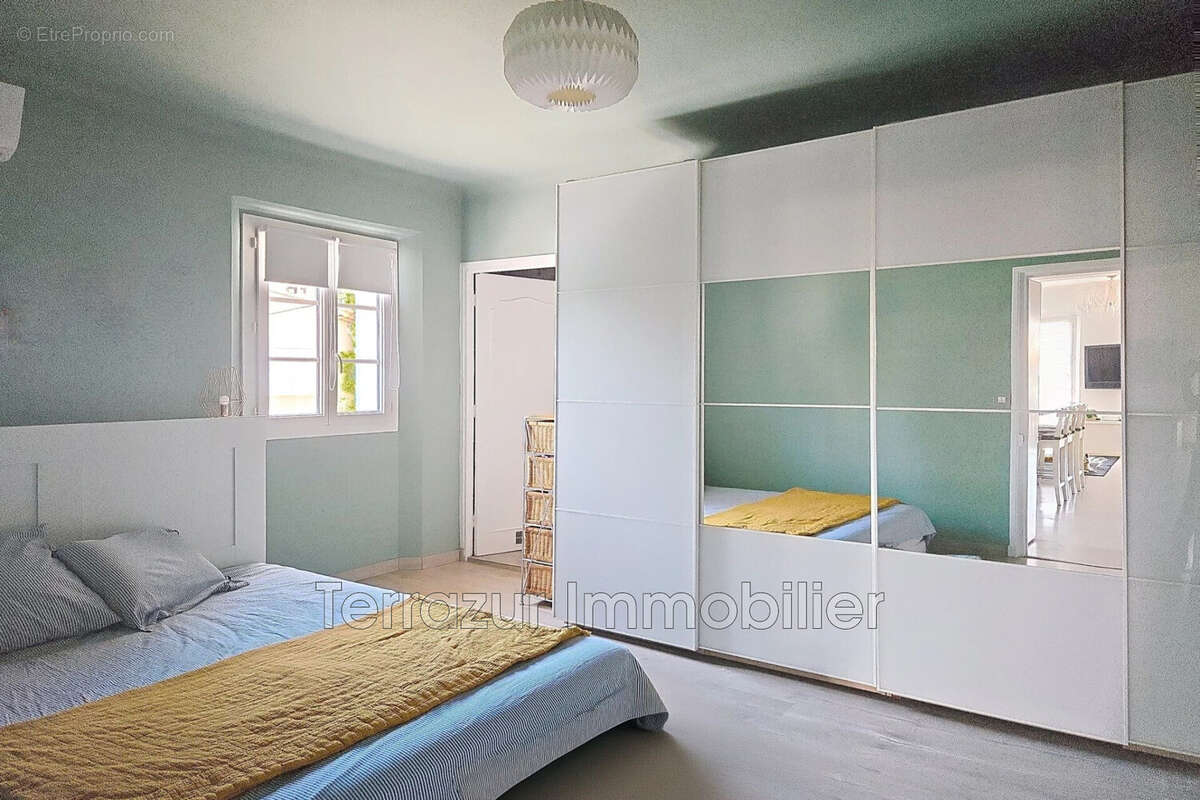 Appartement à VALLAURIS