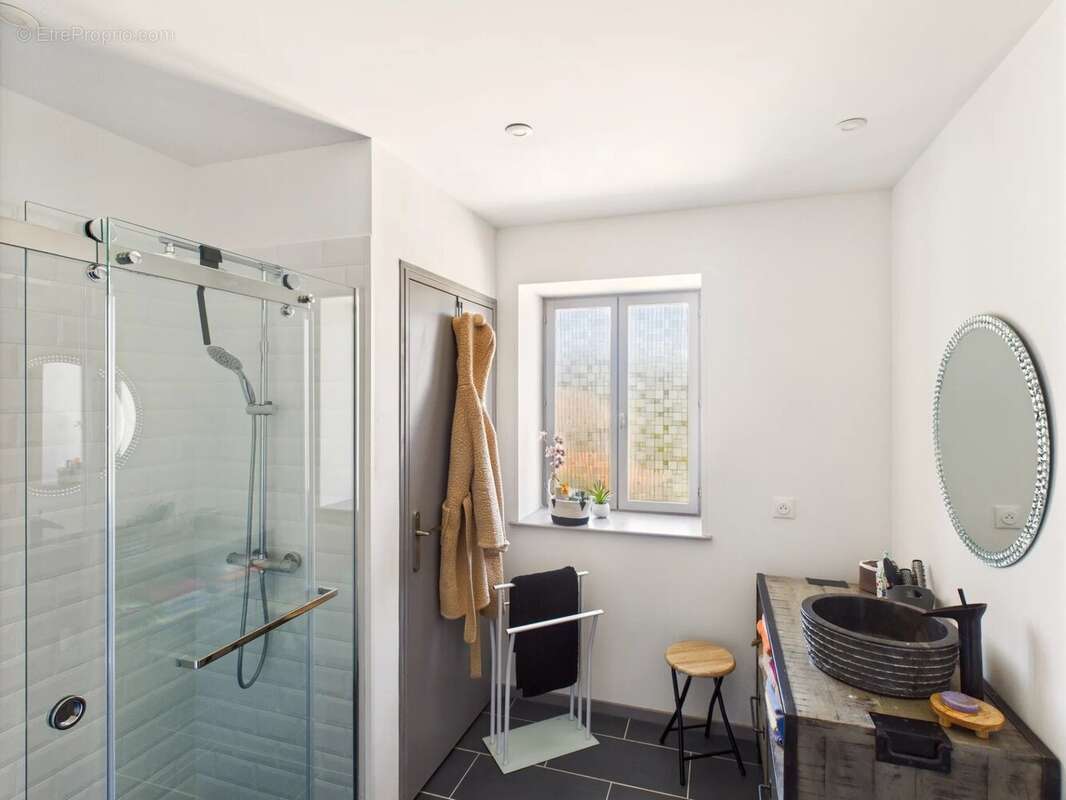 Maison à NANTEUIL-EN-VALLEE