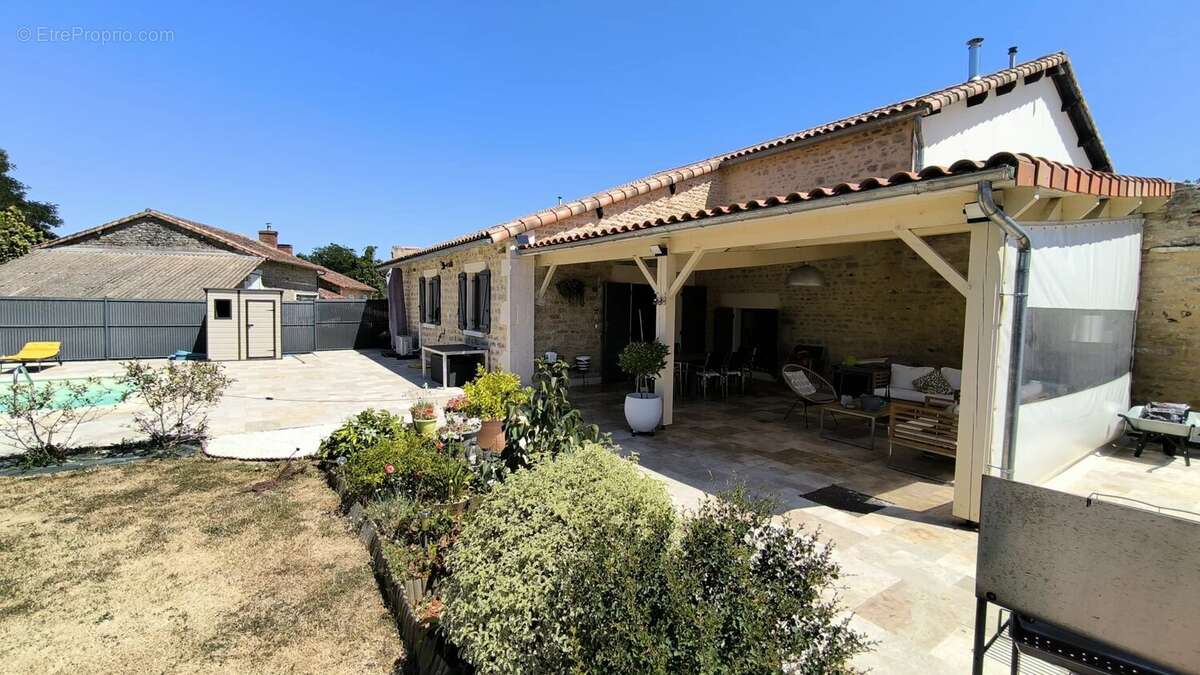 Maison à NANTEUIL-EN-VALLEE