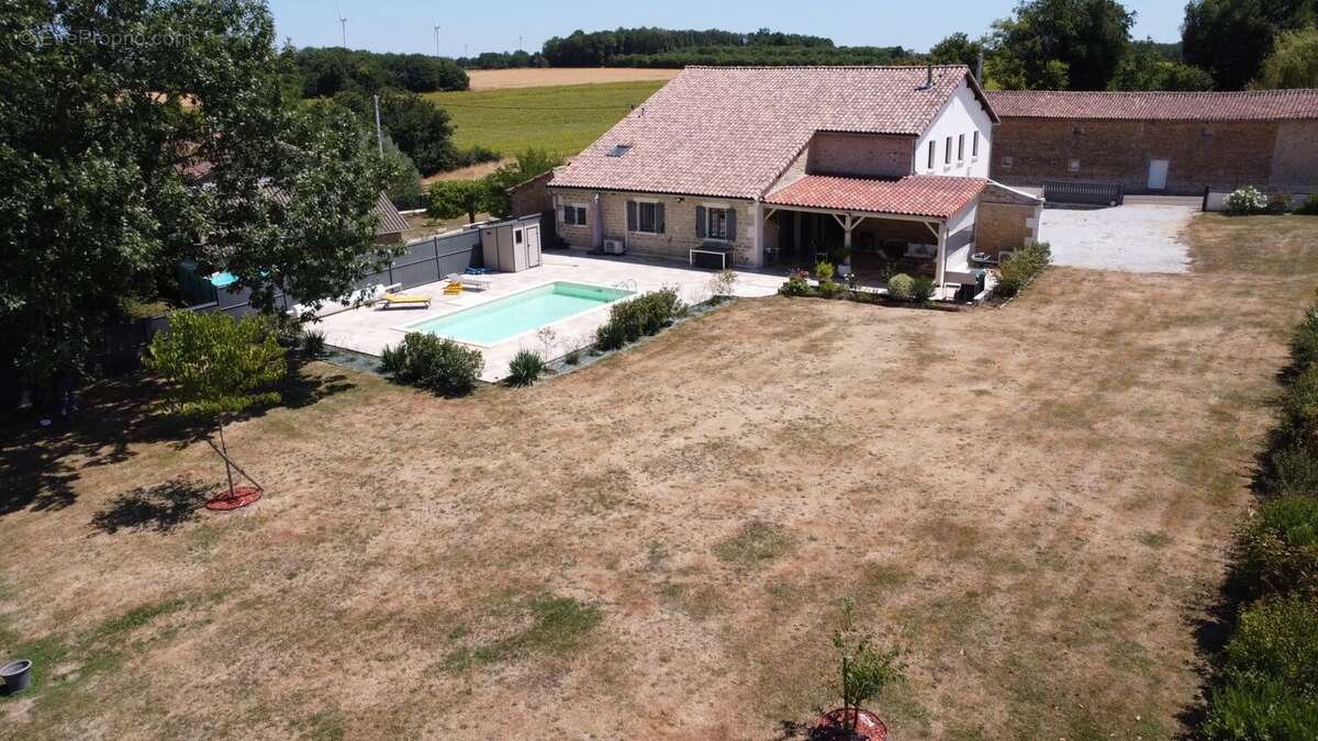 Maison à NANTEUIL-EN-VALLEE