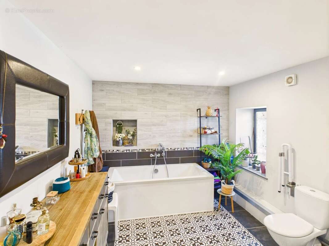 Maison à NANTEUIL-EN-VALLEE