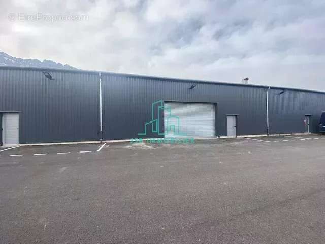 Commerce à SAINT-VINCENT-DE-MERCUZE