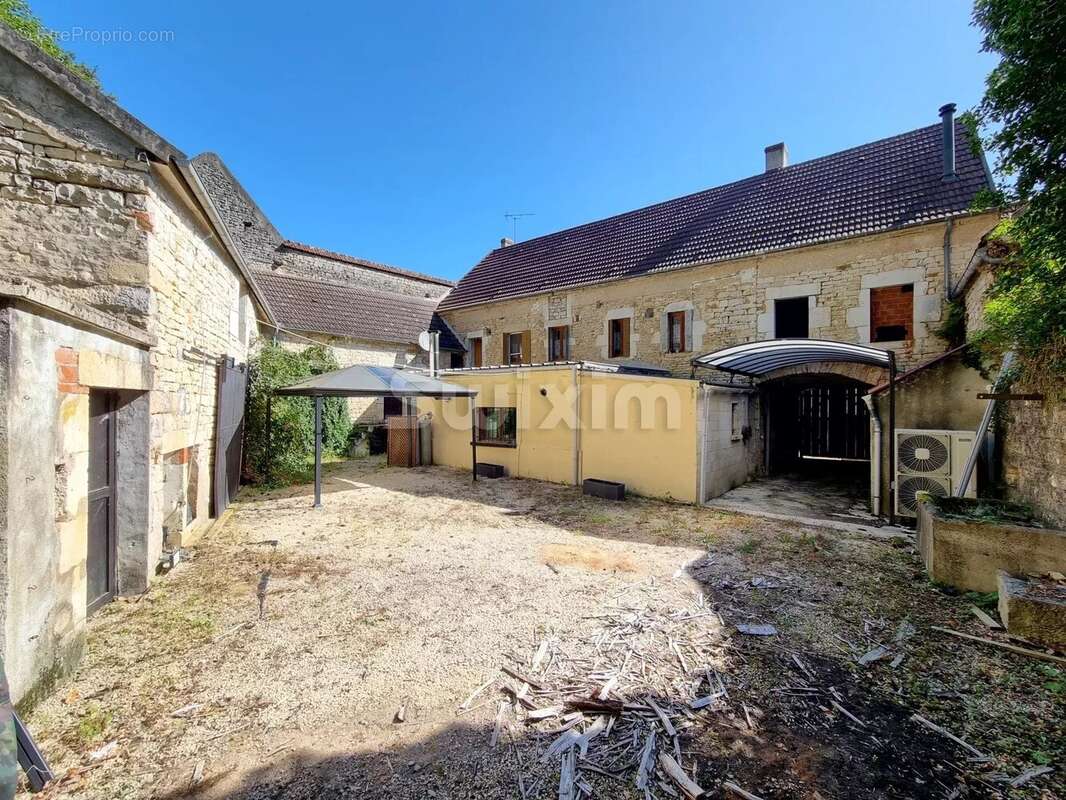 Maison à ASNIERES-SOUS-BOIS