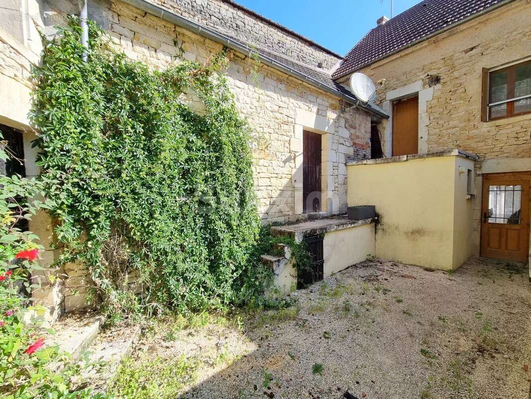 Maison à ASNIERES-SOUS-BOIS