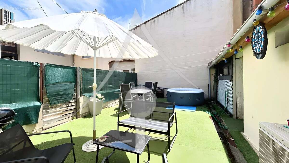 Maison à LAVERNOSE-LACASSE