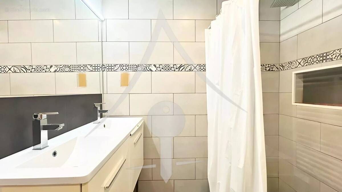 Maison à LAVERNOSE-LACASSE