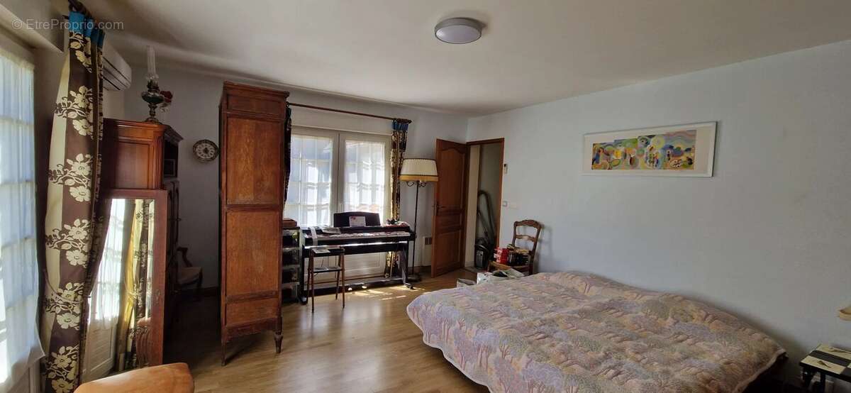 Maison à VERNOU-LA-CELLE-SUR-SEINE