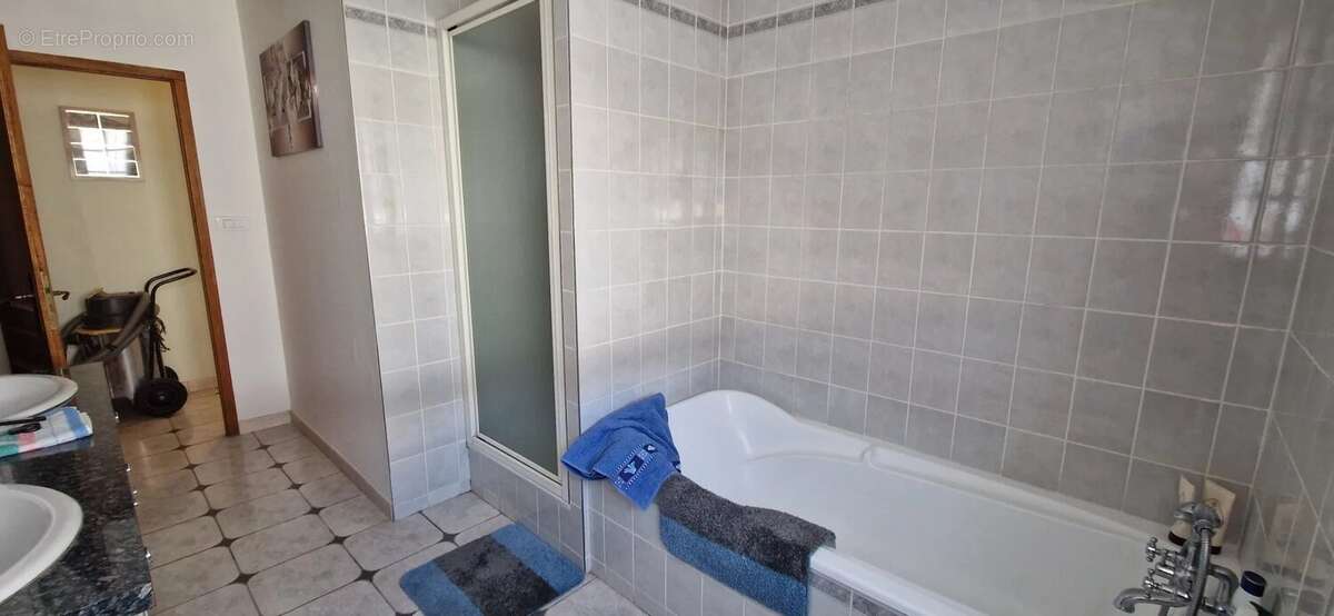 Maison à VERNOU-LA-CELLE-SUR-SEINE