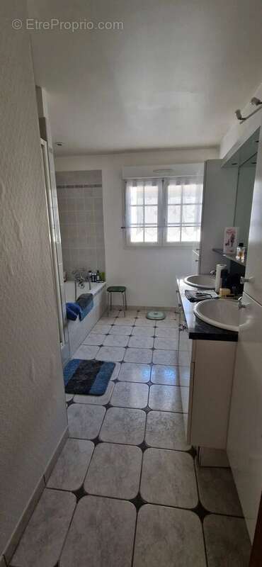 Maison à VERNOU-LA-CELLE-SUR-SEINE